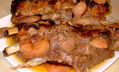 Свиная корейка, запеченная с айвой
