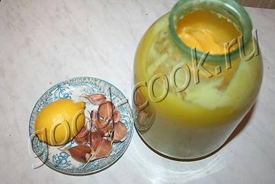 противопростудная смесь (мед, чеснок, лимон)
