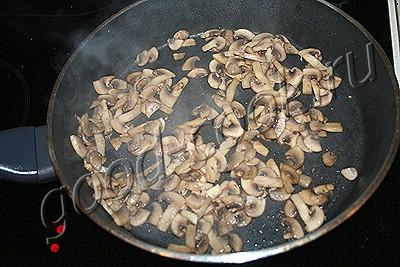 грибной соус с беконом и сливками