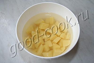 картофельно-кукурузный суп с беконом в сотейнике
