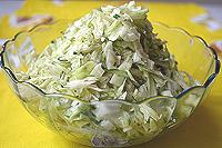 огуречно-капустный салат с соевым соусом