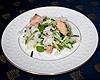 рисовый салат с консервированным лососем и огурцами