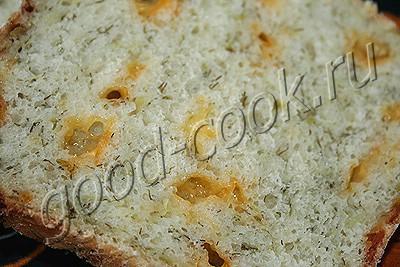хлеб с сыром, огурцами и укропом