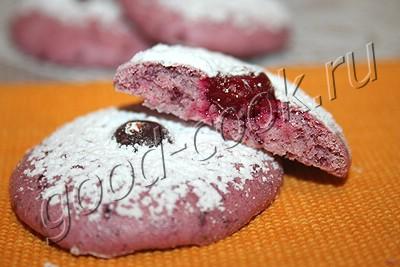розовое бисквитное печенье с клюквой