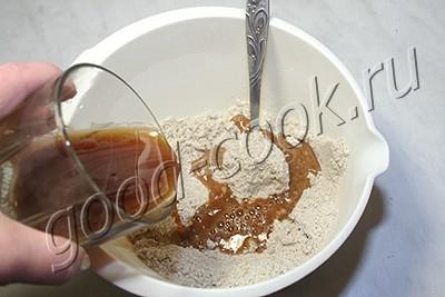 полуржаной постный пирог с солеными грибами