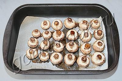 пирожки с грибами и сыром на шпажке