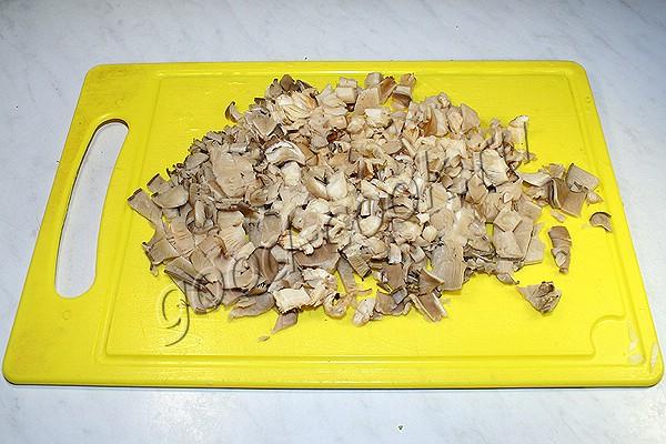 блины, фаршированные грибами в сметанном соусе