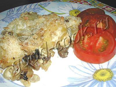 картофельная запеканка с грибами и черносливом