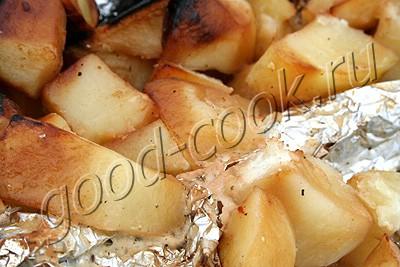 картофель в сметане запеченный в углях