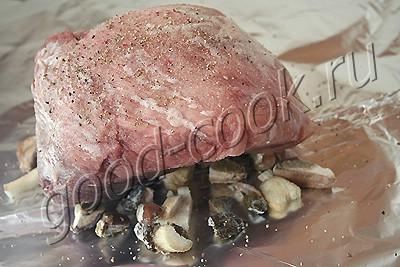 мясо запеченное в фольге с грибами