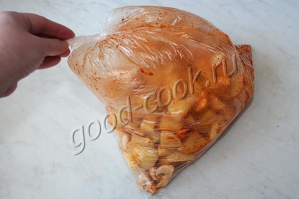 картофель запеченный с грибами и луком