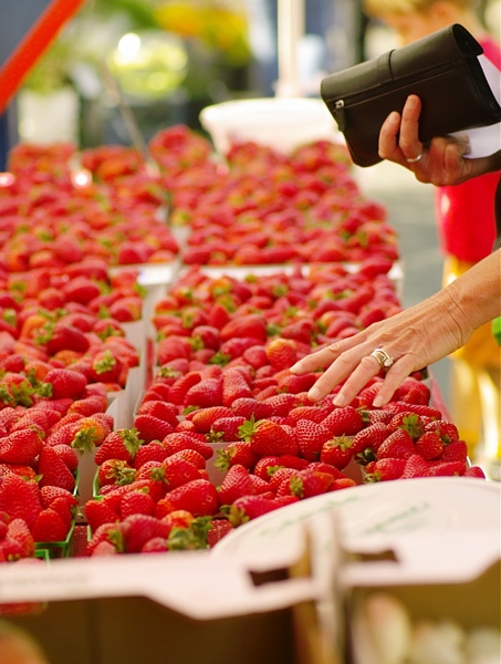 Если же нет настроения плотно кушать, то можно просто пробовать продаваемую продукцию - 4