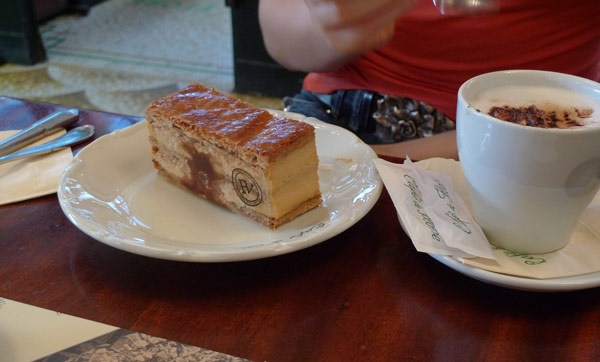 8. Saint-Germain-des-Prйs. Два кафе. Les Deux Magots (6 Place St Germain des Prйs) и Cafй de Flore... - 6