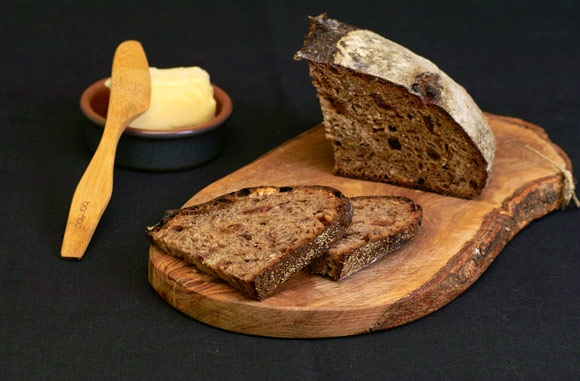 Мой вклад к всемирному Дню Хлеба Ржаной xлеб на закваске с инжиром и орехами Белый хлеб для сэндвич...