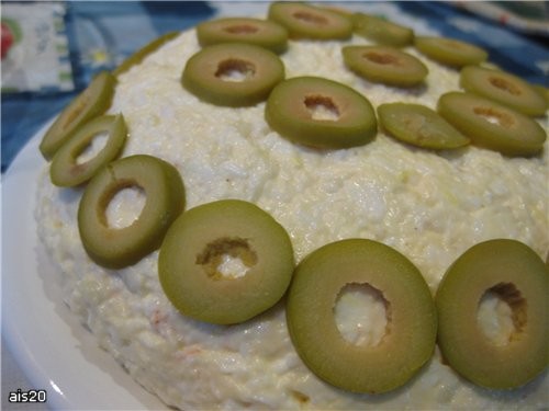 Салат сырный с мясом криля Ингредиенты: - 100-150 г мяса криля - 2 плавленых сырка - 2 яйца - майон...