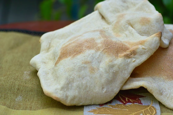 А у нас сегодня на ужин были гамбургеры из мяса бизона и говядины и салат с помидорами - 3