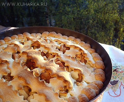 Кухарка соблазняет своими булочками.