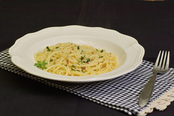 Spaghetti Aglio E Olio E Peperoncino    ,   