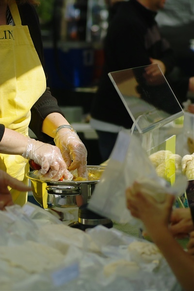 Если же нет настроения плотно кушать, то можно просто пробовать продаваемую продукцию