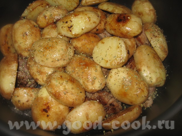 Картофель разрезаем пополам вдоль (если крупный, то кружочками) и также быстро обжариваем до румяно... - 3