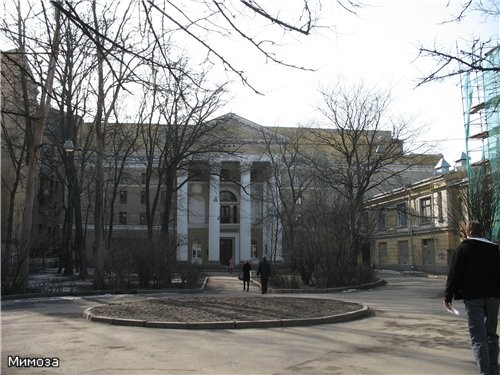В 1886 на Каменноостровском проспекте,10 открылся новый увеселительный сад "Аквариум"
