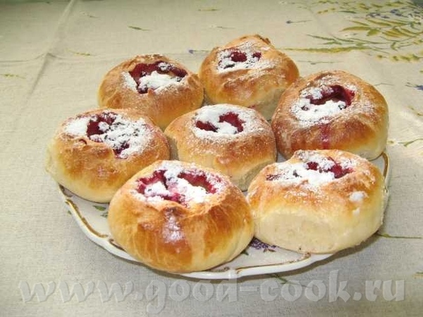 Ватрушки с творогом и брусникой