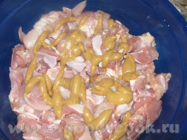 Кожицу откладываем в сторонку и отделяем мясо от костей - 3