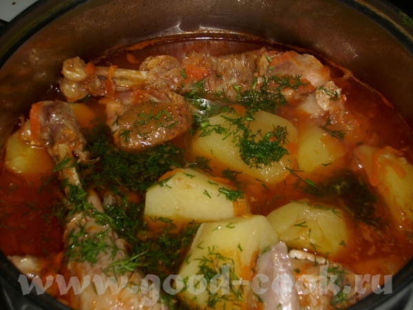 КУРОЧКА С КАРТОШКОЙ Курицу порезать на средние куски, залить водой, так что бы, она была только при...
