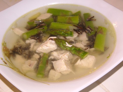 Crиme de poulet pochй aux asperges sauvages (Крем-суп из курицы с дикой спаржей) Ингредиенты для 4-...