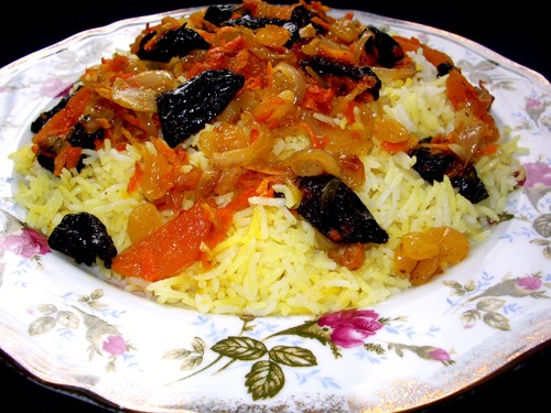 Плов люблю по правилам-с каштанами,мясом,аль бухарой и другими сухофруктами