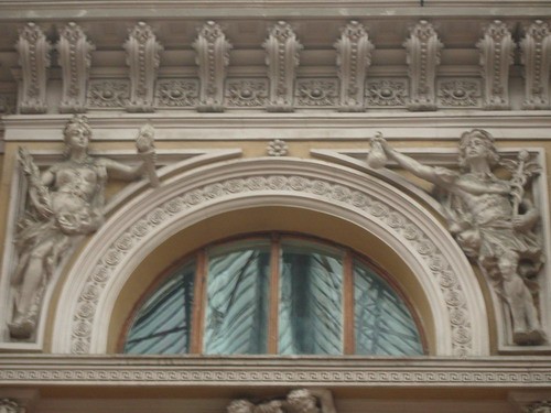 Это потолок при входе в Пассаж со стороны Дерибасовской - 2