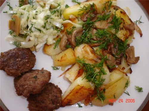 Салат из капусты с грибами и маринованным луком в неострой горчице - 2