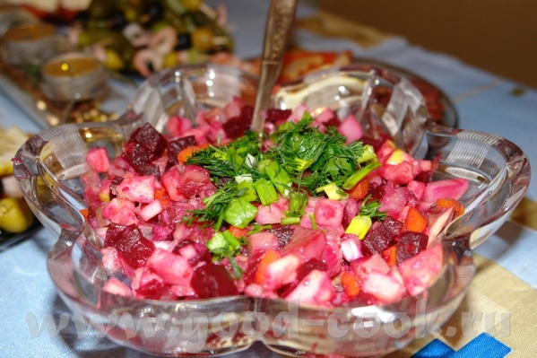 Вкусный салатик с селёдкой Отварить овощи: морковь, картофель, свеклу