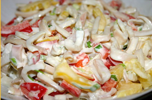 Салат с кальмарами