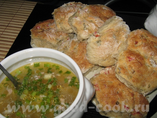 Ну я пока для затравки, выложу просто куриный бульон с зеленью