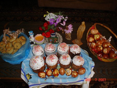 Девочки,вот мои Куличи,пасхальные яички и кайк Маамуль(арабская праздничная выпечка)