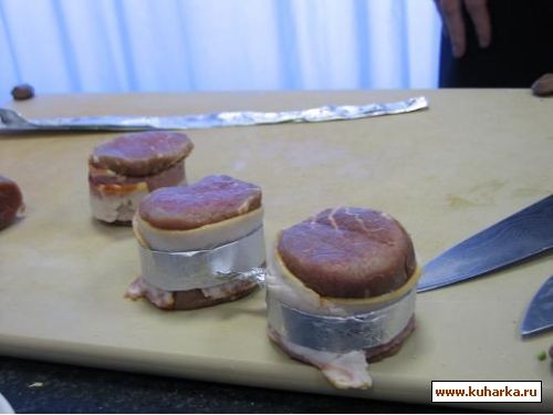 следующее блюдо говядина с картофельным пюре с васаби и соусом яхо томаки говяжья вырезка режется н...