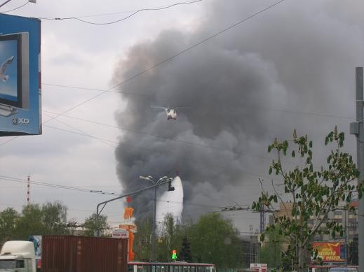 а это в начале мая тушили пожар на Площади Ильица завод Серп и молот,отличная работа МЧС,но как обы...