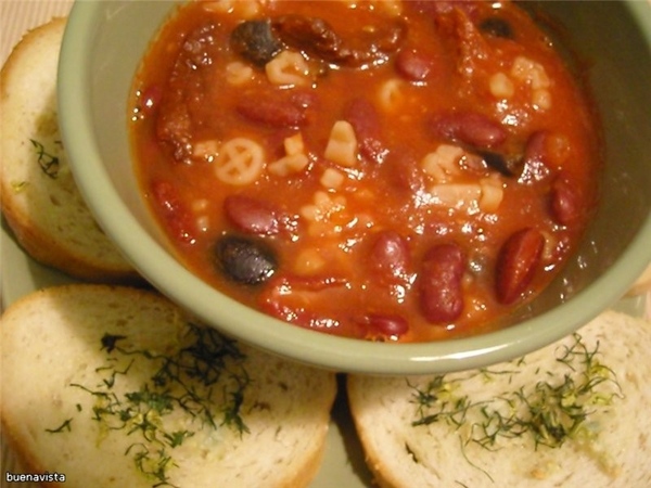 Рекомендую- вкусный итальянский супчик- готовится быстро томатное пюре, вяленые томаты, мелкие мака...