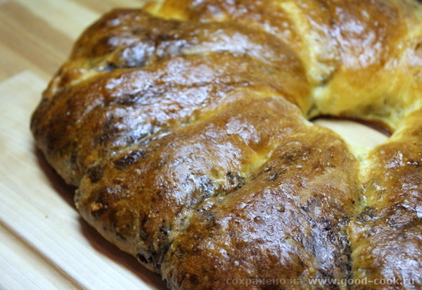 Рулет с маком, орехами и изюмом.