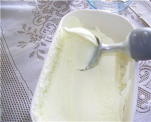 шарики из мороженного К стати ЛЮДИ, у меня есть ложка специальная для мороженного, а шарики аккурат...