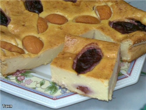 Творожная запеканка со сливами и абрикосами 0,5 кг творога(процедить и перетереть через сито) 5 ст