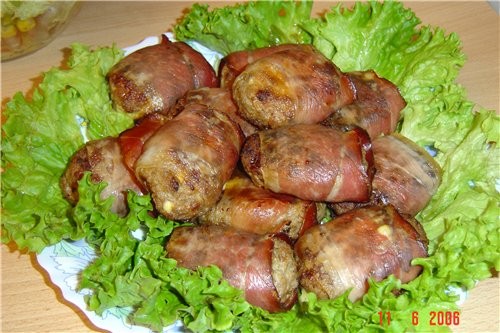 и каклетки в беконе