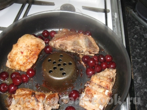 Далее берем сковороду - 4