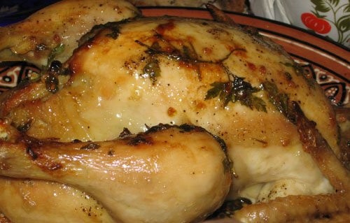 Курица, фаршированная зеленым горошком и грибами 1 средняя курица 0