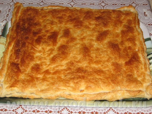 Самый простой пирог из готового слоенного теста, мяса, картошки, лука и специй