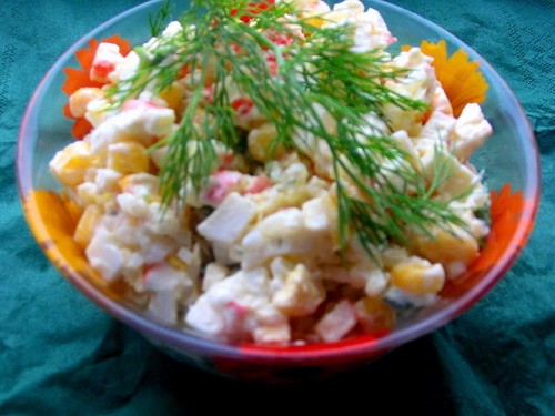Еще салатики с крабовыми палочками и кукурузой И фасолевый