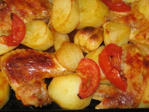 Курица, запеченная в духовом шкафу Курица массой 1 кг 500 гр картофеля 2 стручка полуострого перца...