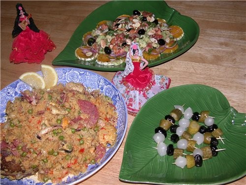 ИСПАНСКИЙ УЖИН (с учётом Колорадского климата) На ужин были PAELLA BANDERILLAS САЛАТ ИЗ АПЕЛьСИНОВ,...