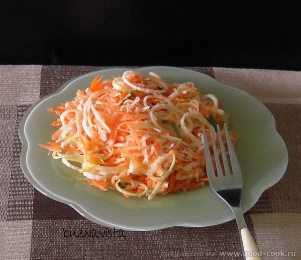 САЛАТ ИЗ ЛУКА ПОРЕЯ,СЕЛЬДЕРЕЯ И МОРКОВИ